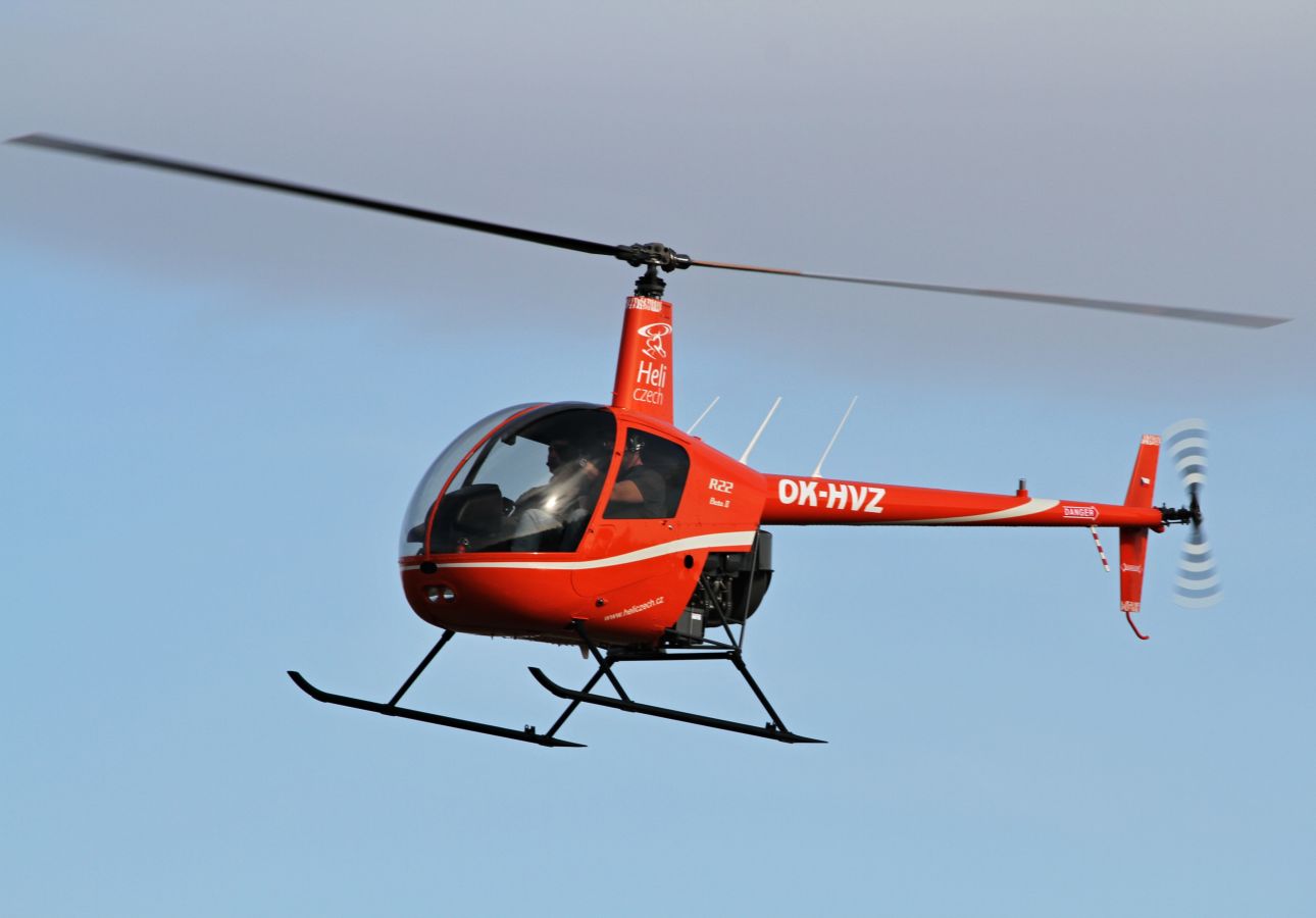 Red R22 Beta 2 Robinson R22 Beta II - HELI CZECH